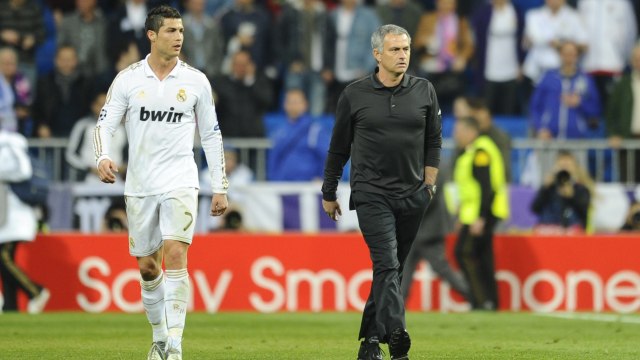 Mourinho dan Ronaldo ketika sama-sama berada di Real Madrid. (Foto: PIERRE-PHILIPPE MARCOU / AFP)