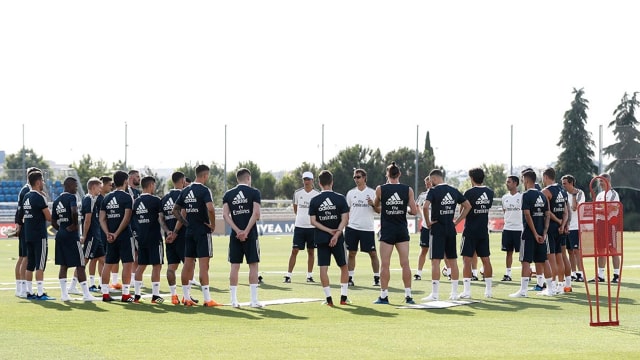 Lopetegui memulai sesi latihan perdananya bersama para pemain Real Madrid. (Foto: Twitter: Real Madrid)