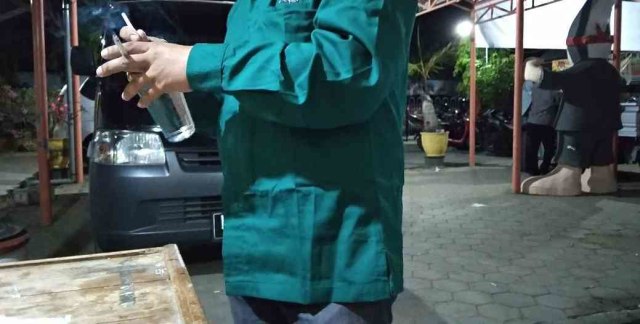 Antar Berkas ke KPU Pamekasan, Baju Caleg Belum Disetrika