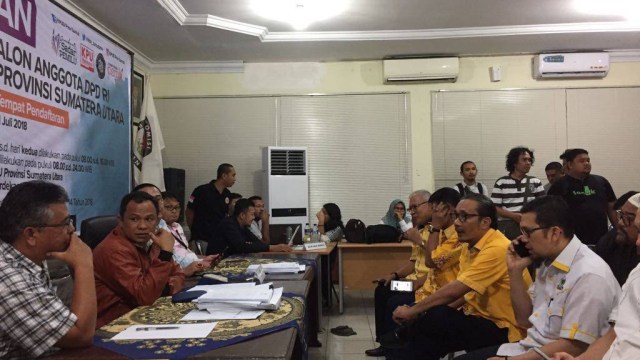 Kantor KPU Sumut Ramai Pendaftaran Caleg Di Jam Terakhir (Foto: Nurhaliza Ade/kumparan)