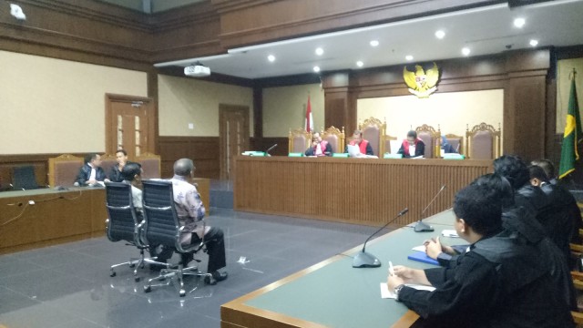 Asrun dan Adriatma di Pengadilan Tipikor Jakarta. (Foto: Adhim Mugni Mubaroq/kumparan)