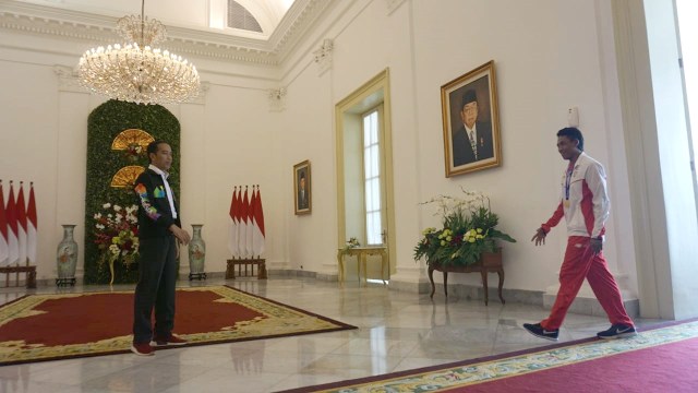 Presiden Joko Widodo menerima dan mengajak Lalu Zohri berkeliling di Istana Bogor. (Foto: Yudhistira Amran Saleh/kumparan)