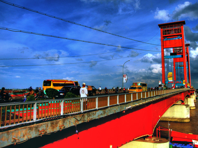 Menara Jembatan Ampera. (Foto: Flickr/Noorhadi Saleh)