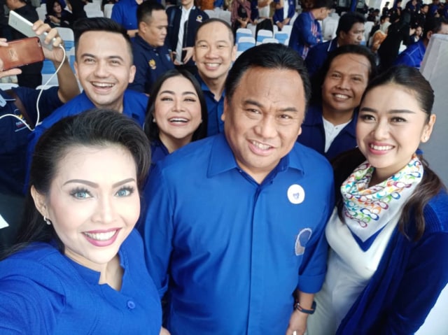 Artis Ratna Listy menjadi caleg lewat Partai NasDem (Foto: Instagram @ratna_listy)