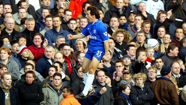 Zola ketika masih bermain untuk Chelsea. (Foto: AFP/Adrian Dennis)