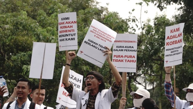 Unjuk rasa pergerakan dokter muda Indonesia di depan istana negara. (Foto: Irfan Adi Saputra/kumparan)
