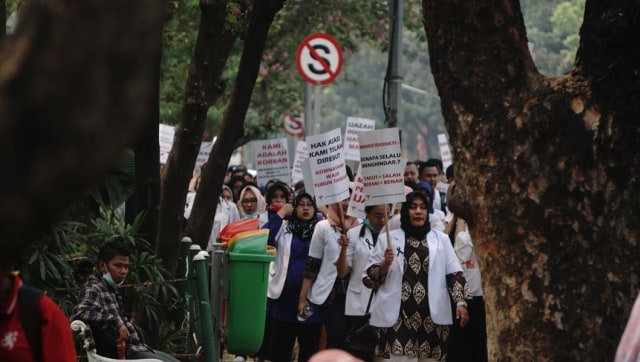 Unjuk rasa pergerakan dokter muda Indonesia di depan istana negara. (Foto: Irfan Adi Saputra/kumparan)