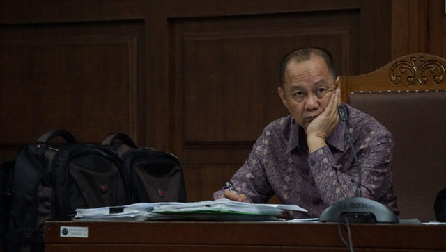 Todung Mulya Lubis bersaksi dalam sidang lanjutan Syafruddin Temenggung di Pengadilan Tipikor. Foto: Fanny Kusumawardhani/kumparan