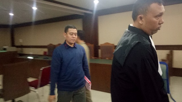 Kontraktor Ahmad Ghiast (Kiri) menjalani sidang dakwaan di Pengadilan Tipikor Jakarta (Foto: Adhim Mugni/kumparan)