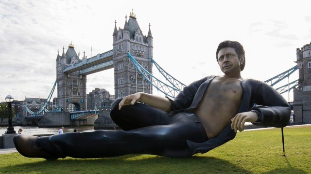 Patung Jeff Goldblum (Foto: Twitter @NineDaves)