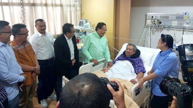 Rizal Ramli menjenguk SBY