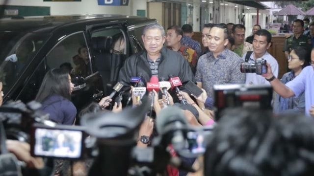 SBY meninggalkan RSPAD Gatot Soebroto, Kamis (19/7/2018) (Foto: dok. Demokrat)