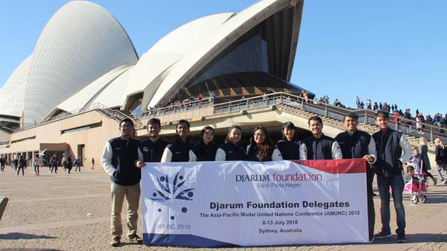 Kesuksesan delegasi Djarum Foundation diharapkan bisa menjadi dorongan bagi mahasiswa
berprestasi lainnya untuk unjuk kemampuan Indonesia di kancah internasional (Foto: Dok. Djarum Foundation)