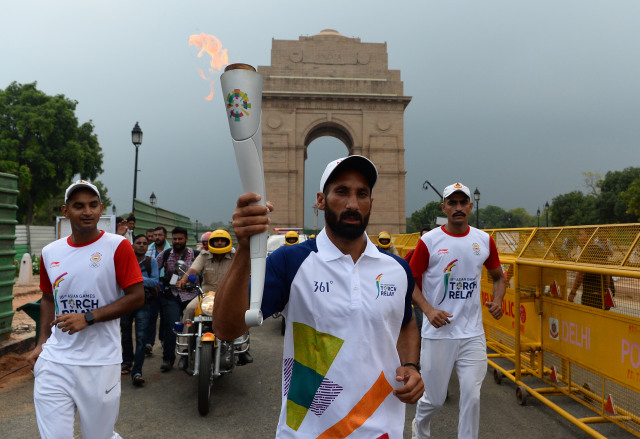 Legenda hoki India, Sardar Singh, di pawai obor Asian Games. (Foto: Sajjad HUSSAIN / AFP)