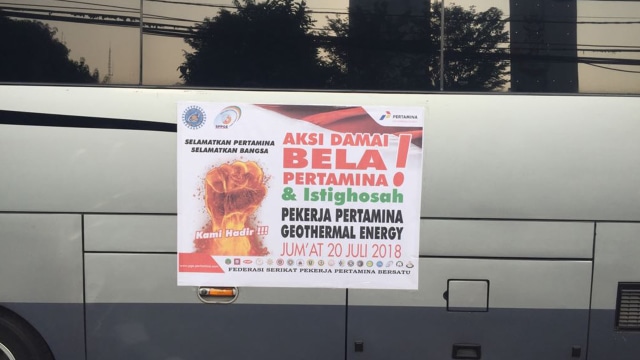 Persiapan aksi bela Pertamina (Foto: Ema Fitriyani/kumparan)