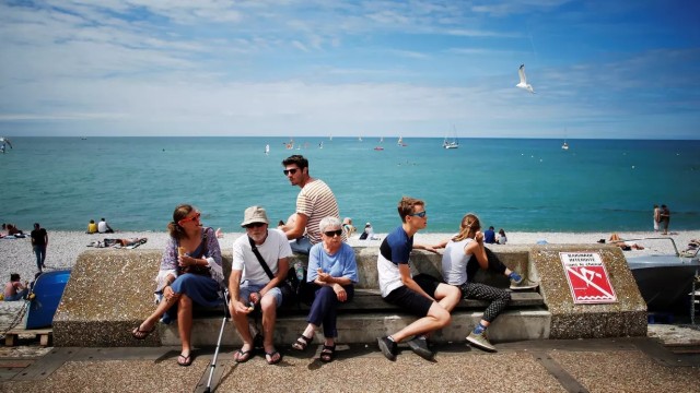 Etretat Prancis (Foto: AFP/Charly Triballeau)