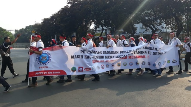 Long March Aksi Damai Bela Pertamina (Foto: Ema Fitriyani/kumparan)