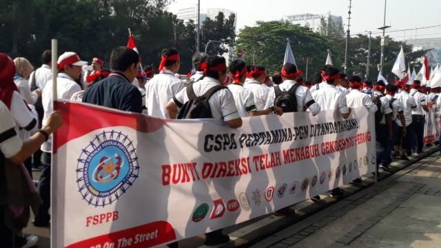 Long March Aksi Damai Bela Pertamina (Foto: Ema Fitriyani/kumparan)