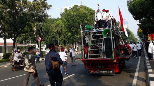 Long March Aksi Damai Bela Pertamina (Foto: Ema Fitriyani/kumparan)