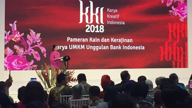 Ibu Negara, Iriana Joko Widodo memberikan sambutan pameran Kain dan Kerajinan di JCC, Jakarta, Jumat (20/7). (Foto: Selfy Sandra Momongan/kumparan)