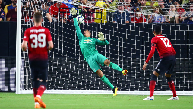 Joel Pereira gagalkan amankan gawang United. (Foto: REUTERS/Mark J. Rebilas-USA TODAY Sports)