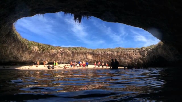 Pantai Playa del Amor, Meksiko yang tersembunyi. (Foto: Youtube.com/sparkitysparkz)