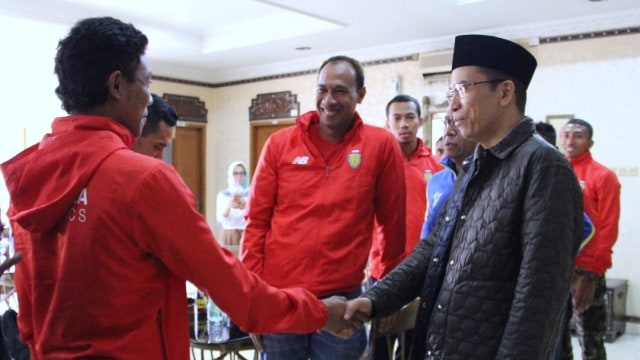 Gubernur NTB M Zainul Majdi (TGB) temui Lalu Muhammad Zohri (Foto: Istimewa)