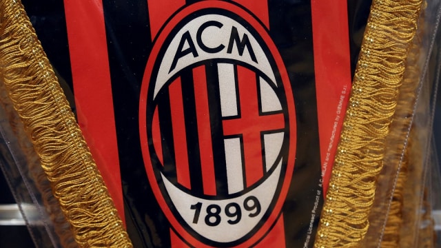 Logo AC Milan di sebuah vandel. (Foto: Reuters/Stefano Rellandini)