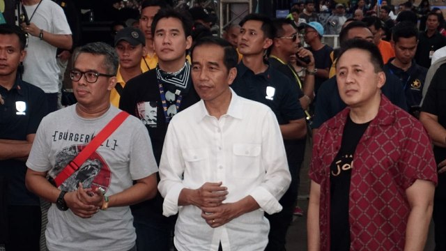 Jokowi Puji White Shoes And The Couples Company Di We The Fest 2018 Kumparan Com