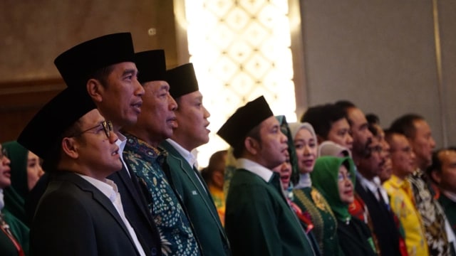 Jokowi tiba bersama Cak Imin di Harlah PKB ke 20 tahun di Hotel Sahid Jaya, Jakarta, Minggu (22/7). (Foto: Jamal Ramadhan/kumparan)