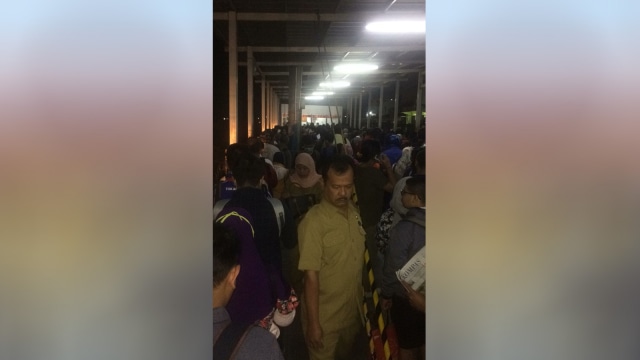 Suasana di Stasiun Bojonggede. (Foto: Dok. Ikra Irzani.)