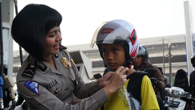 Pertamina Bagikan 500 Helm Gratis Foto: Iqbal Firdaus/kumparan