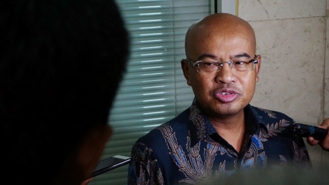 Wakil Ketua Komisi III DPR RI, Desmond Junaidi Mahesa saat menjawab pertanyaan wartawan (Foto: Iqbal Firdaus/kumparan)