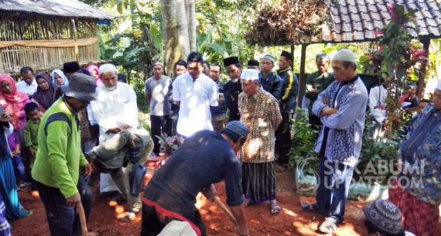 Haru, Ratusan Pelayat Hadiri Pemakaman Santriwati Korban Laka Maut di Simpenan Sukabumi