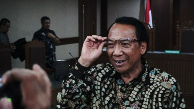 Mantan Menteri ESDM Jero Wacik usai menjalani sidang Peninjauan Kembali di Pengadilan Tipikor, Jakarta, Senin (23/7). (Foto: Nugroho Sejati/kumparan)