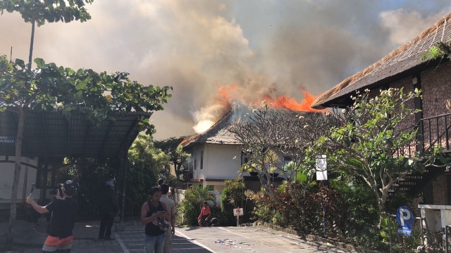 Kebakaran villa blue point di Suluban, Pecatu, Kuta Selatan, Badung, Senin (23/7) (Foto: dok. Istimewa)