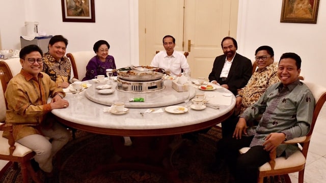 Pertemuan Presiden Jokowi dan koalisi di Istana Bogor, Senin (23/7/2018) malam. (Foto: Dok. Agus Suparto/Presidential Palace)
