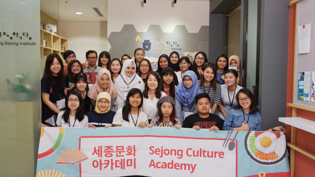 Para peserta kelas Sejong Culture Academy 2018, Jakarta Barat, Senin (23/7). (Foto: Masajeng Rahmiasri/kumparan)