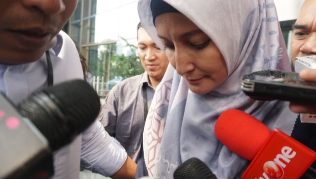 Inneke Koesherawati usai diperiksa sebagai saksi di Gedung KPK, Jakarta, Selasa (24/7). Inneke diperiksa terkait kasus suap LP Sukamiskin. (Foto: Nugroho Sejati/kumparan)