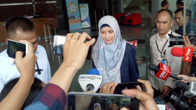 Inneke Koesherawati usai menjalani pemeriksaan di Gedung KPK, Jakarta. (Foto: Apriliandika Hendra/kumparan)