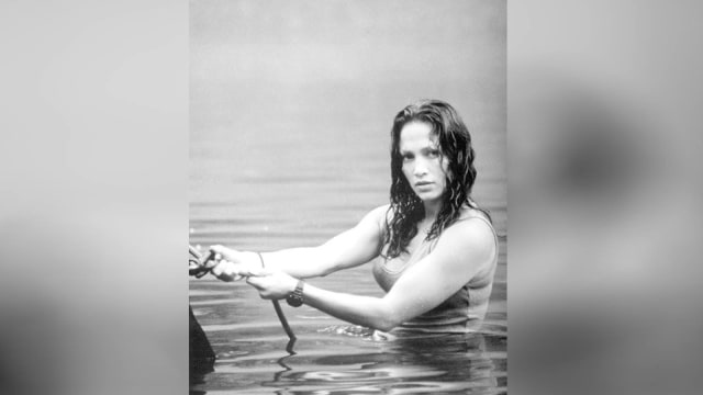 J Lo di film "Anaconda" tahun 1997. (Foto: IMDb)