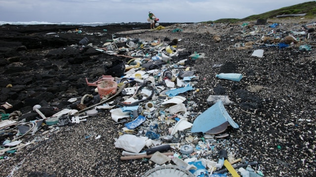 Sampah di Pantai Kamilo, Hawaii, US. (Foto: Flickr / Civil Beat)
