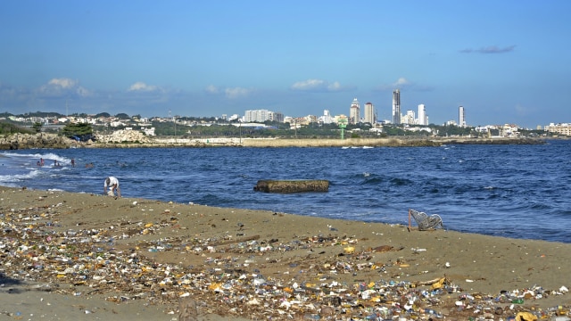 Sampah di Pantai El Gringo, Bajos de Haina, Republik Dominika (Foto: Flickr / News Agency)