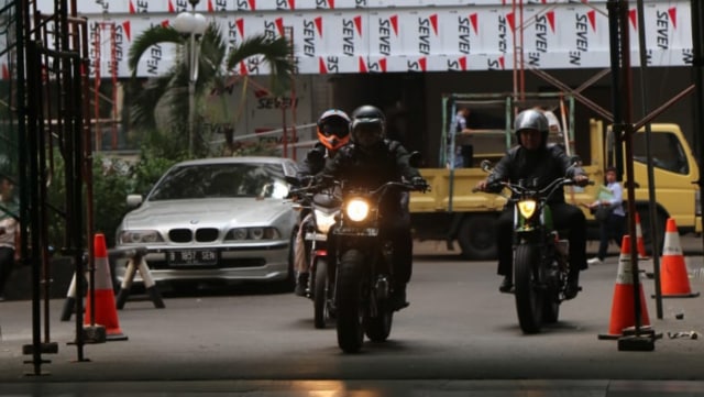 Menaker Hanif Dhakiri Hari Ini Naik Sepeda Motor ke Kantor (Foto: Dok. Istimewa)