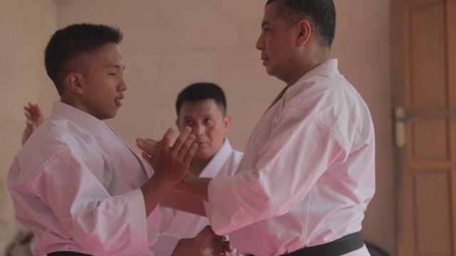 Fauzan, Juara Dunia Karate, sedang latihan. (Foto: Kumparan/ Retno Wulandhari)