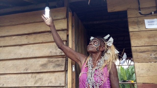 Maria, salah satu warga di Kampung Enem, Mappi, Papua (Foto: Ela Nurlaela/kumparan)