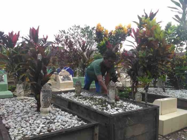 Cerita Miris si Penjaga Kubur, Bekerja Tanpa Digaji