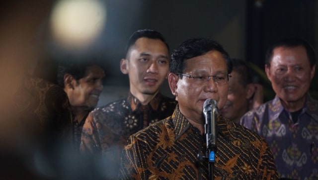 Prabowo Subianto memberi keterangan pers usai pertemuan dengan SBY di Mega Kuningan, Jakarta, Selasa (24/7). (Foto: Nugroho Sejati/kumparan)