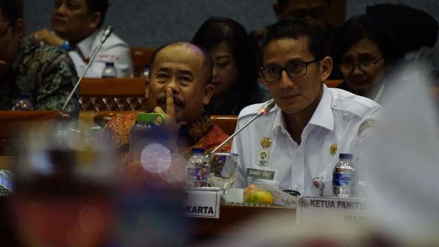 Wagub DKI Jakarta, Sandiaga Uno (kanan), di rapat kerja Komisi X DPR RI terkait persiapan Asian Games 2018. (Foto: Iqbal Firdaus/kumparan)