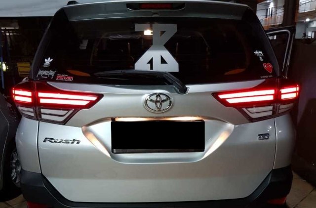 Modifikasi Tren Lampu Sein Kekinian Untuk Toyota Rush Kumparan Com